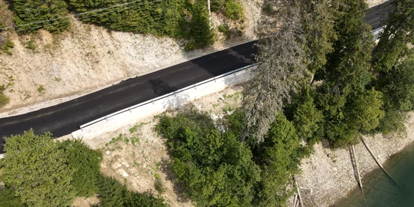 Primul strat de asfalt pe DJ 714 a fost turnat săptămâna aceasta. FOTO. CJ Dâmbovița