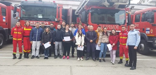 Voluntari SMURD - Vâlcea absolvenţi ai unui curs de prim - ajutor derulat în luna februarie 2020 - Foto Facebook