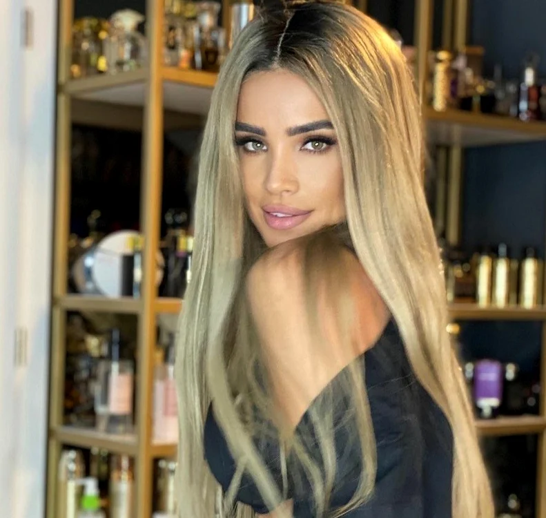 
    Adelina Pestrițu, simulare cu perucă blondă. Da sau nu?foto: Instagram  