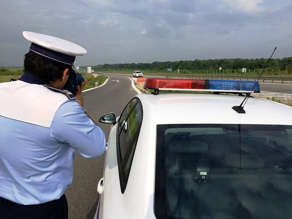 Tînărul a fost surprins conducând cu 128 de kilometri pe oră FOTO arhivă Adevărul