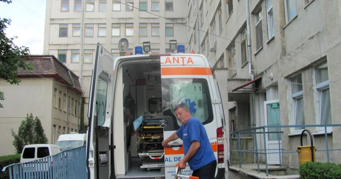 Fetele au fost aduse cu ambulanţele la Zalău