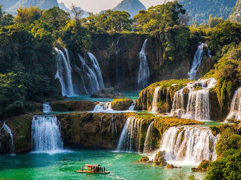 Idei pentru vacanță. Cascada Ban Gioc, una dintre cele mai frumoase din lume. Unde se găsește și cum se poate ajunge acolo VIDEO
