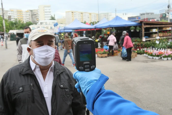 Dacă ai peste 37,3 grade Celsius nu ești primit în piață 