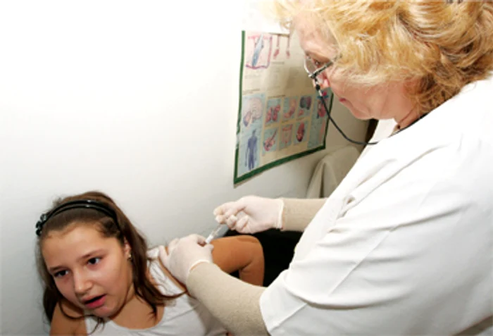 Cadrele medicale recomandă vaccinarea fetiţelor