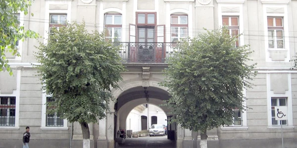 Primăria veche a fost mistuită de flăcări