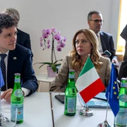 nicusor dan si giorgia meloni jpeg