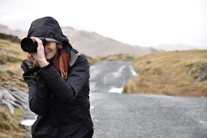 Femeie fotograf, Foto Pixabay jpg