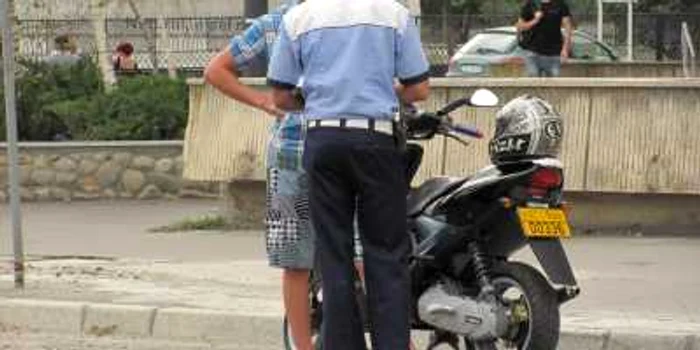Tânărul riscă să ajungă la închisoare după ce a comis trei infracţiuni Foto: arhivă Adevărul