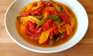 salata de ardei copti cu usturoi jpeg