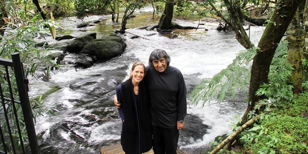 Pamela Gale Malhotra şi Anil Malhotra foto say sanctuary