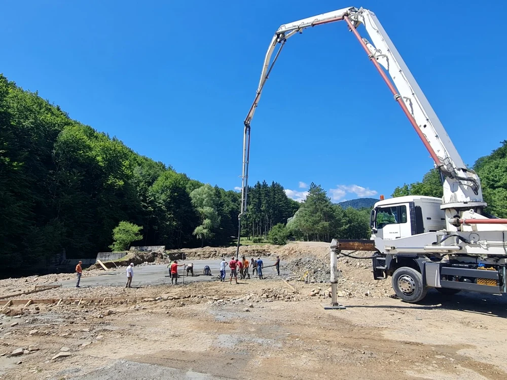 S-a turnat fundaţia noii baze de tratament FOTO. Dragoş Ciobotaru