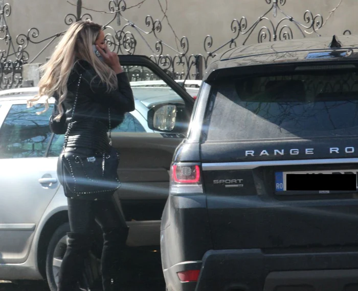 Bianca Drăguşanu a vorbit continuu la telefon