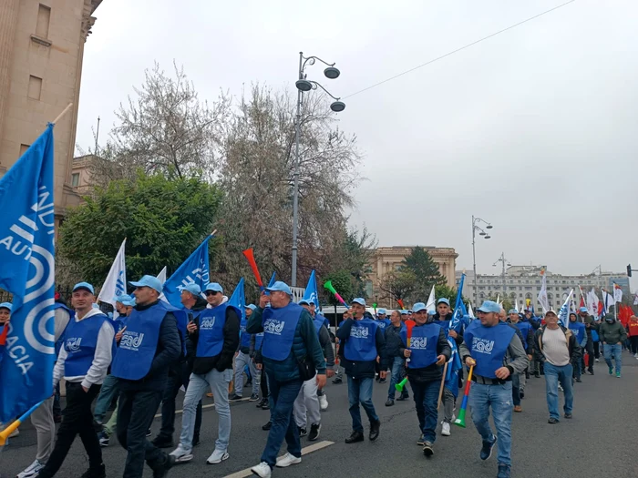 Sloganul protestatarilor: „Guvernaţi şi pentru noi! Nu doar pentru voi!" Foto: Click!