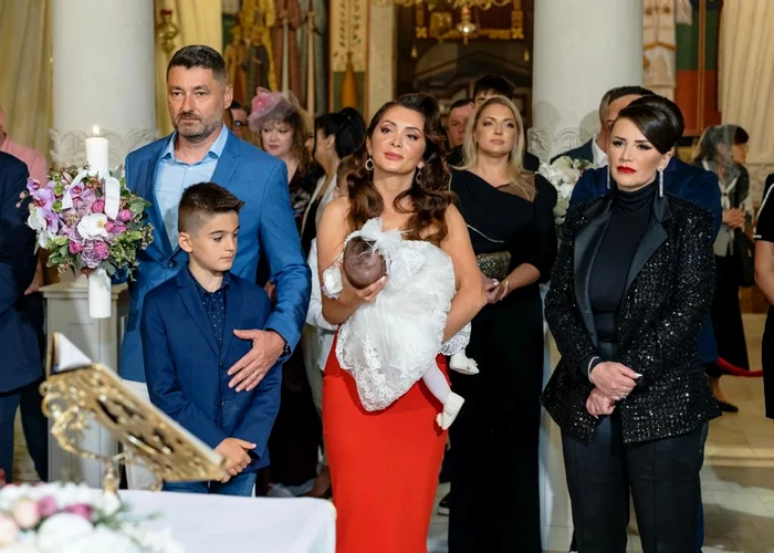 Mara Bănică și-a creștinat fetița la Sfântul Gherghe cel Nou Sursa: arhivă personală