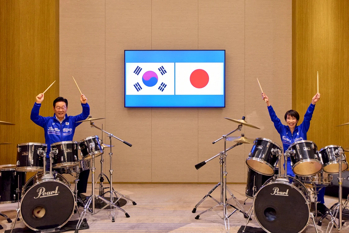 Președintele sud-coreean Lee Jae Myung și premierul japonez Sanae Takaichi au cântat la tobe/FOTO:X