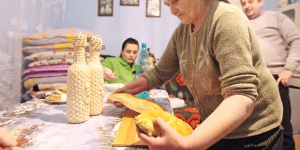 Maria Păcurar umple în fiecare săptămână câte un cuptor cu palaneţe 
