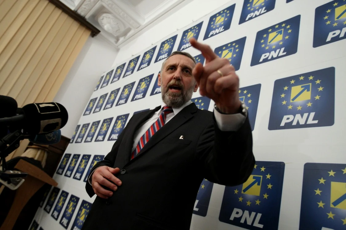 Marian Munteanu, în ziua în care s-a retras din cursa pentru alegerile locale din partea PNL. FOTO: David Muntean/Adevarul