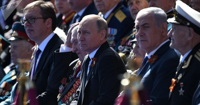 Premierul Benjamin Netanyahu a asisat alături de preşedintele Vladimir Putin şi de preşedintele sârb Aleksandr  Vucici la parada militară de Ziua Victoriei din Piaţa Roşie