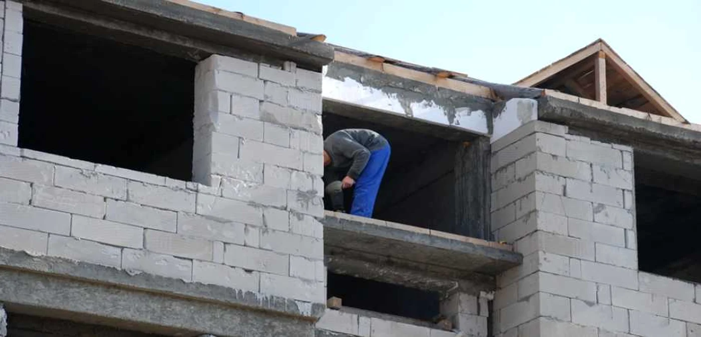 Puţine locuri de muncă în construcţii