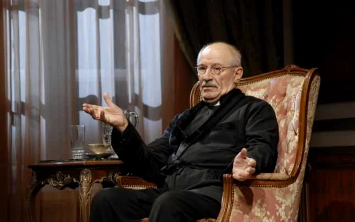 
    Marele actor Victor Rebengiuc împlinește astăzi, 10 februarie, vârsta de 87 de ani și peste 60 de ani în lumina reflectoarelorFoto: TNB  