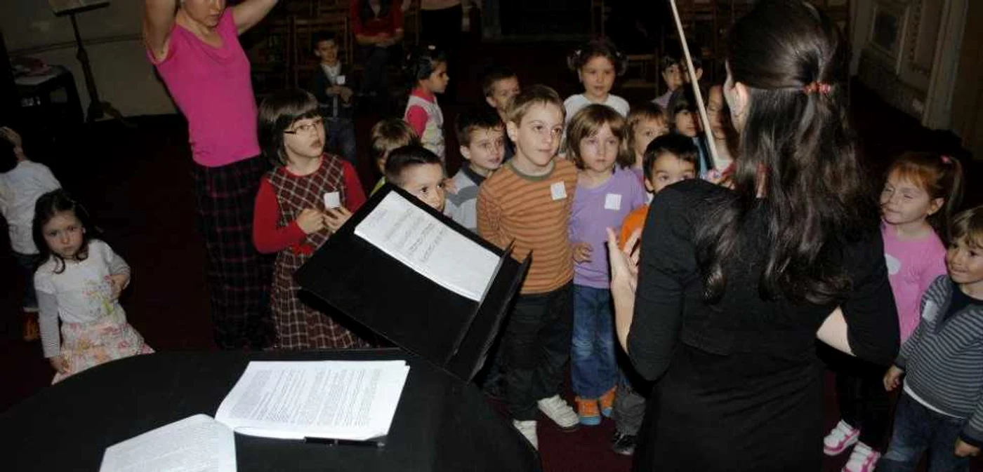 Copiii
participă la programul „Muză. Muzică. Muzeu“ de la Muzeul „George Enescu“
