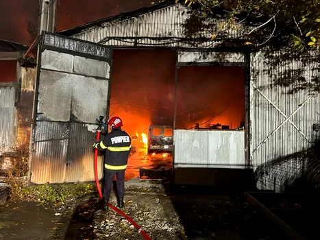 hale industriale incendiu Galati FOTO ISU Galati (3) jpeg