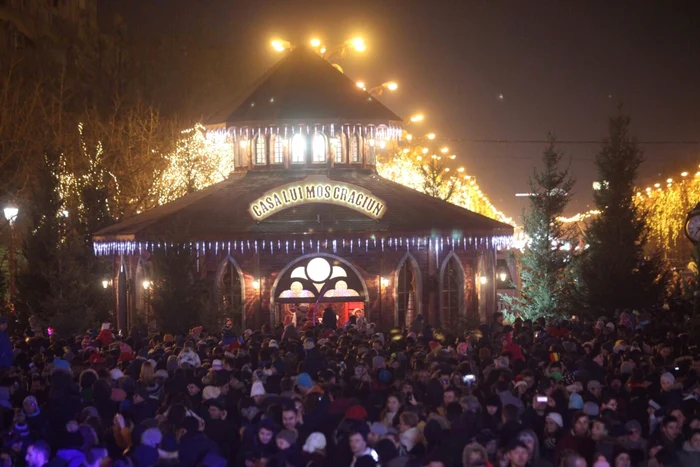 Luminite de Craciun Piata Constituţiei 2016. FOTO Sever Gheroghe/Click