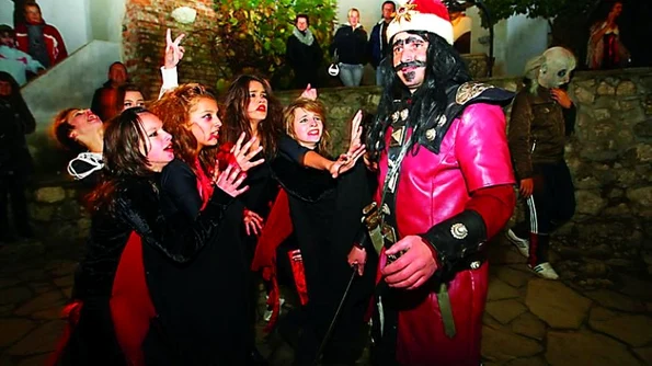 Turistul străin: „Unde este castelul vampirului Ţepeş?“ jpeg