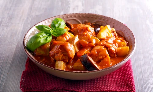 Tocana de pui cu legume  Sursa foto shutterstock 690750547 jpg
