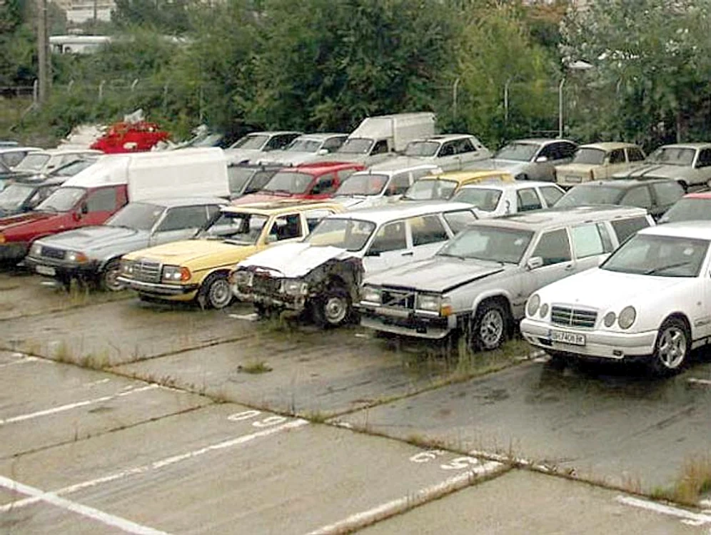 Majoritatea maşinilor au fost ridicate de pe străzi, fiindcă erau abandonate