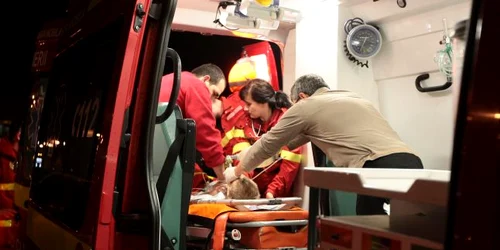 Bărbatul a fost transportat la spital foto arhivă