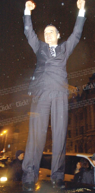 În 2006, Gigi s-a cocoţat pe  maşină în Piaţa Universităţii,  după ce Steaua s-a calificat  în semifinala Cupei