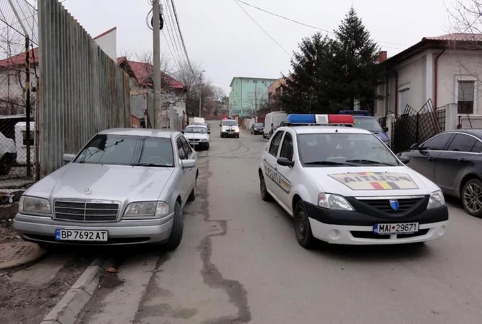 Suspecţii bandei de traficanţi de minore au fost "săltaţi" marţi dimineaţă şi duşi la Slatina pentru audieri... (FOTO: Mugurel Manea)