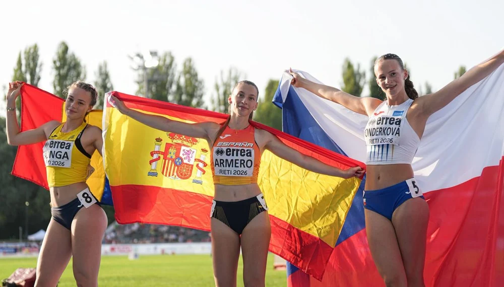 De la rochiile de prințesă la argintul european. Carolina Pungă e, la 15 ani, vicecampioană la junioare