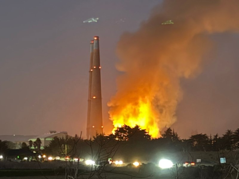 Cea mai mare instalație de stocare a bateriilor din lume, din California, a fost cuprinsă de un incendiu