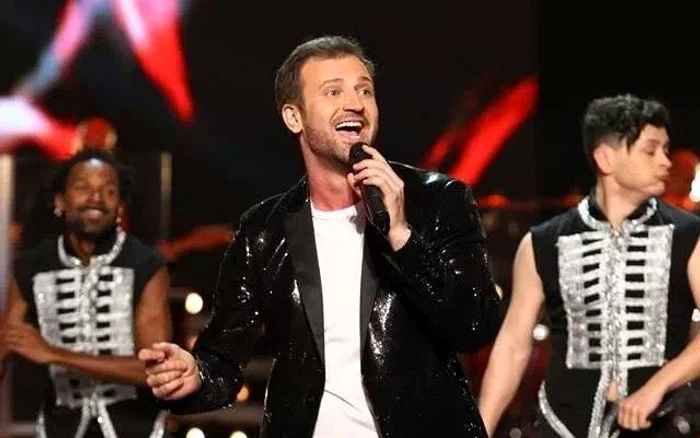
    Marius Marin, pe scena de la Vocea RomânieiFoto: Arhiva personală  
