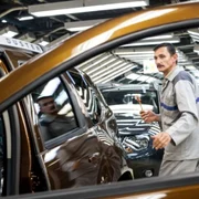 uzina dacia industria auto foto shutterstock