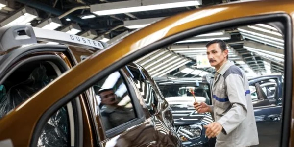 uzina dacia industria auto foto shutterstock