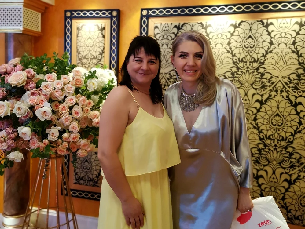Adina Bindăroi (în stânga imaginii), alături de Alina Neacșa FOTO Facebook