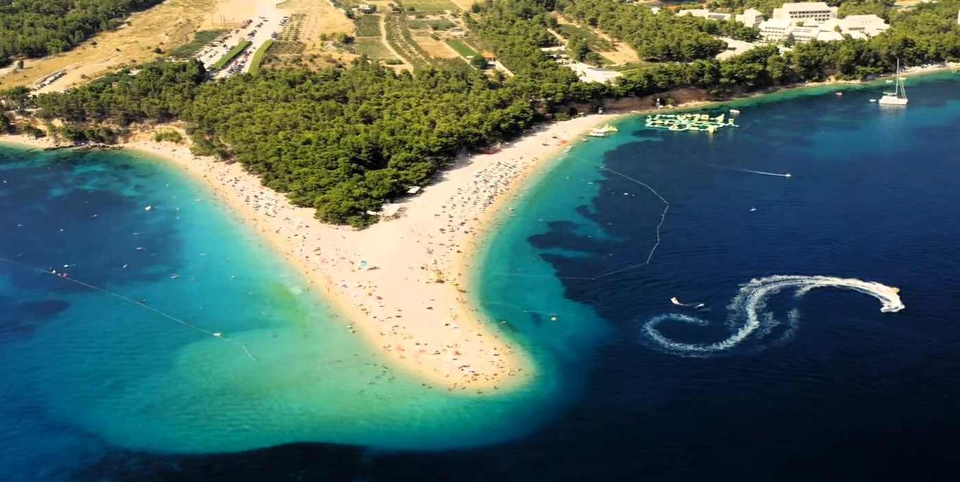 Zlatni Rat, plaja din Croația care își schimbă forma / Foto: Captură video