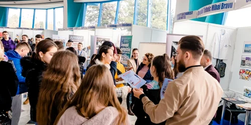 Nicuşor Dan anunţă desfăşurarea Târgului de Meserii fot facebook