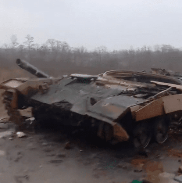 Un alt tanc T-90M, „mândria” lui Putin, distrus de ucrainenii care au spulberat o coloană de blindate  VIDEO