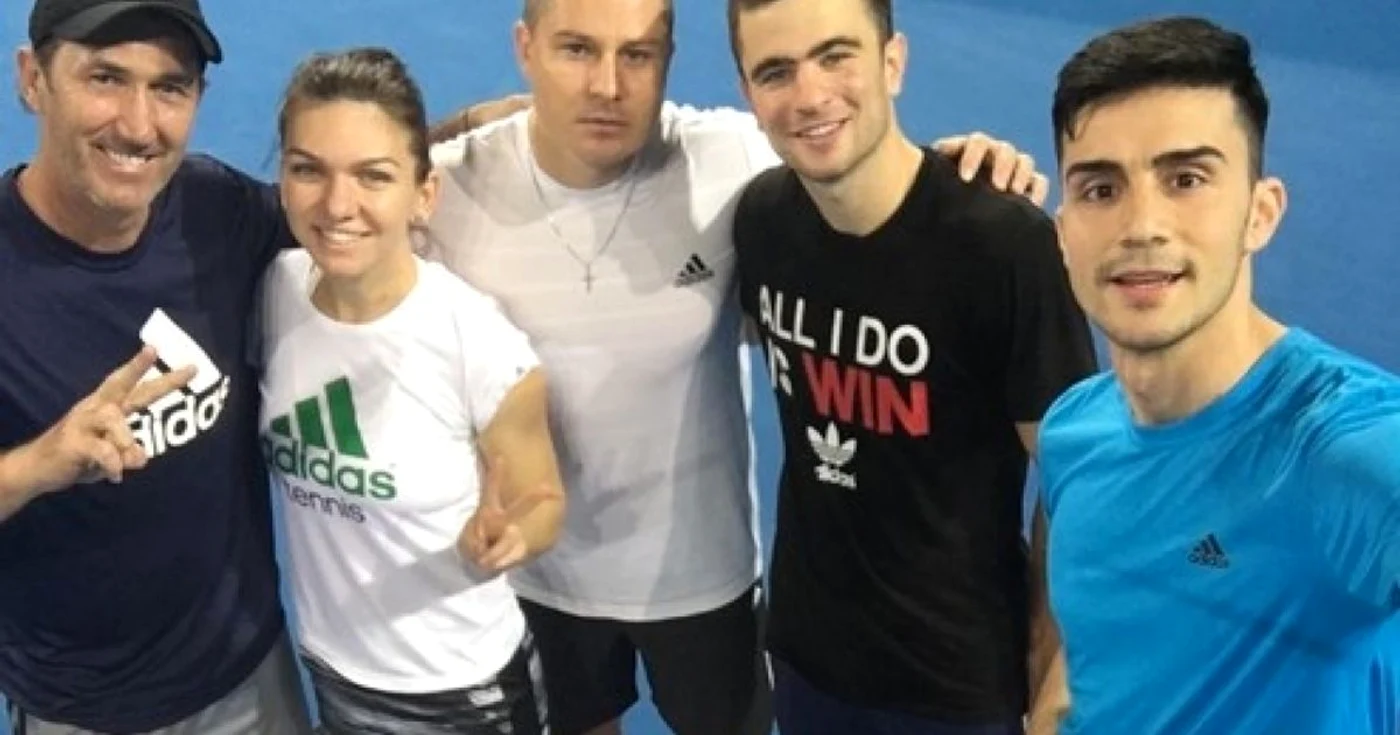 Cercel (mijloc) nu mai e în stafful lui Halep