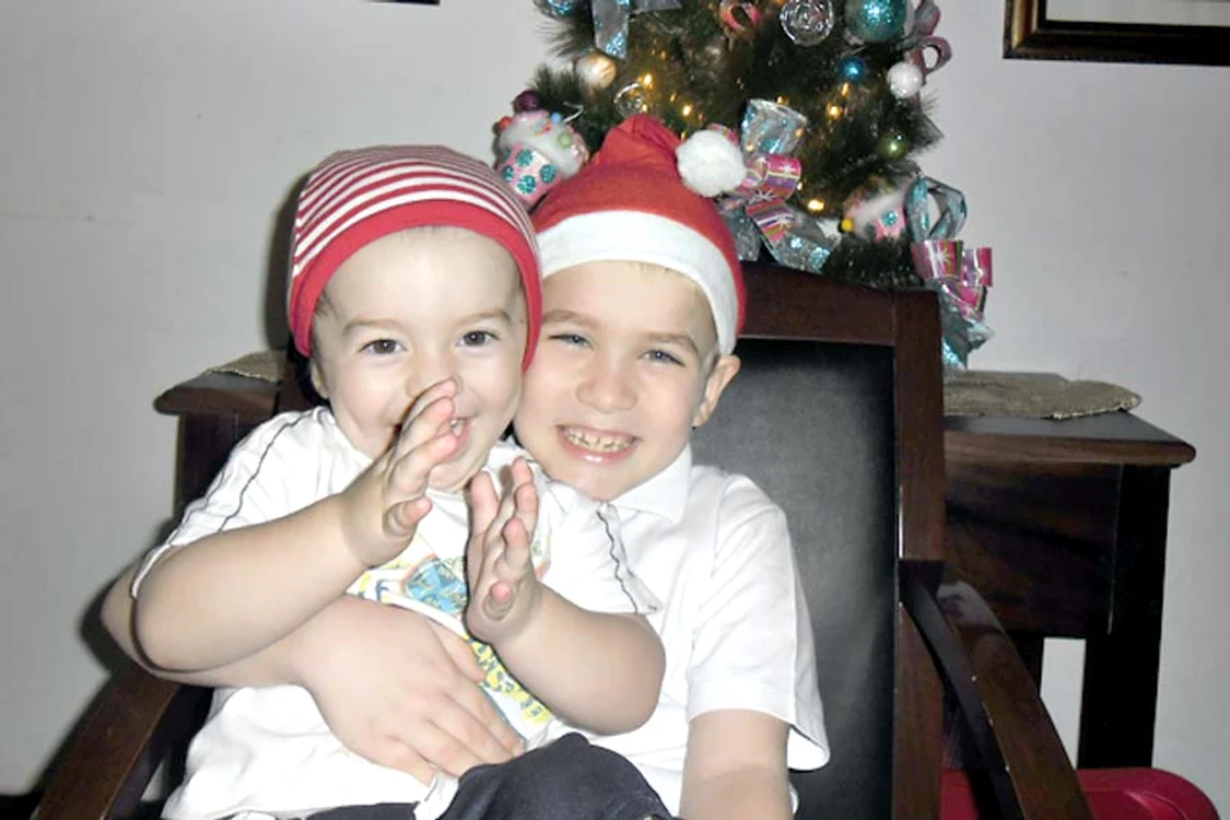 În loc de sarmale, familia lui Dragoş serveşte la masa de Sărbători mâncare din carne învelită în banană (FOTOGRAFII: ARHIVA PERSONALĂ)