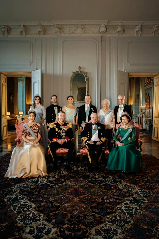 Regina Mary și Regele Frederik alături de familia regală suedeză