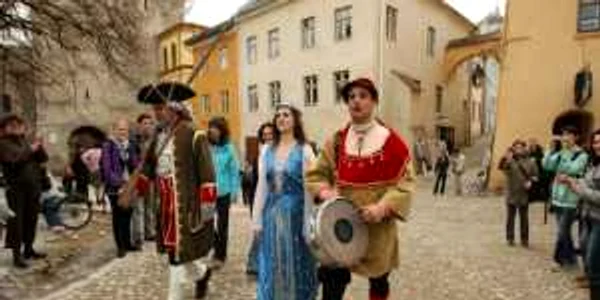 Carnavalul lolelor readuce în atenţie un vechi obicei săsesc