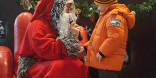 Moş Crăciun ajunge mâine şi la copiii de la "Alexandru Roşca"