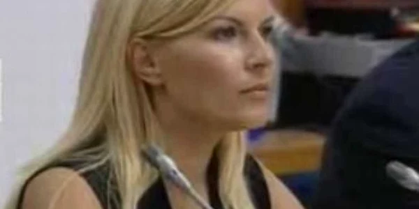 VIDEO Elena Udrea părăseşte pentru a doua oară lucrările comisiei de anchetă