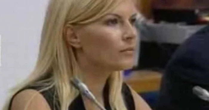 VIDEO Elena Udrea părăseşte pentru a doua oară lucrările comisiei de anchetă