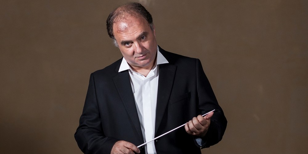 Dirijorul Nayden Todorov, directorul Filarmonicii din Sofia şi fost ministru al culturii : „A face muzică ne ajută să învățăm empatia, iar empatia e ceva ce ne lipsește astăzi”